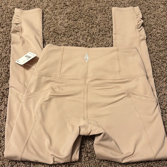🔥NWT🔥 Out of your League FREE PEOPLE MOVEMENT LEGGINGS - Picture 4 of 9